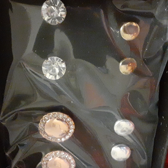 Avon Tritone Stud Earring 4pc Set $12 Free Gift With Purchase - Picture 7 of 10